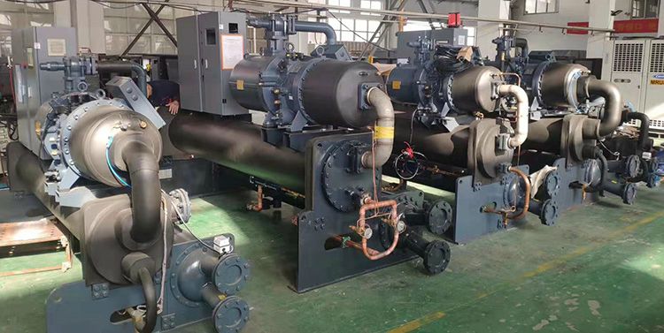 4臺螺桿式冷水機廠家_發(fā)貨廣東深圳