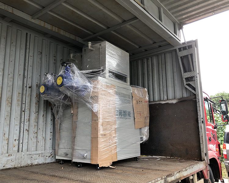 2臺定制高溫油溫機試機合格_專屬物流直發(fā)青島